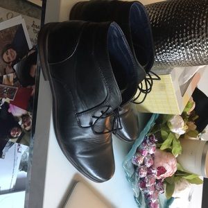 Madden size 13 barely worn boot